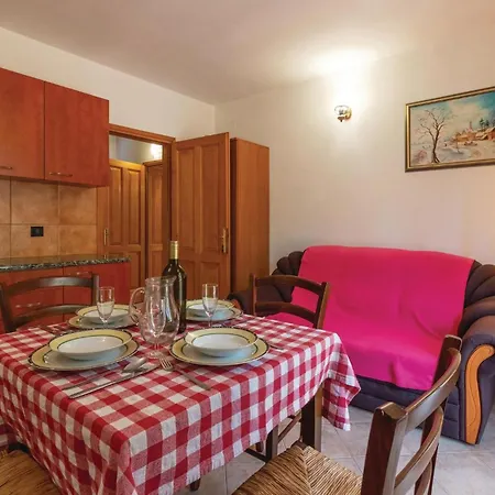 Holiday home Stunning In With Kitchen Preko