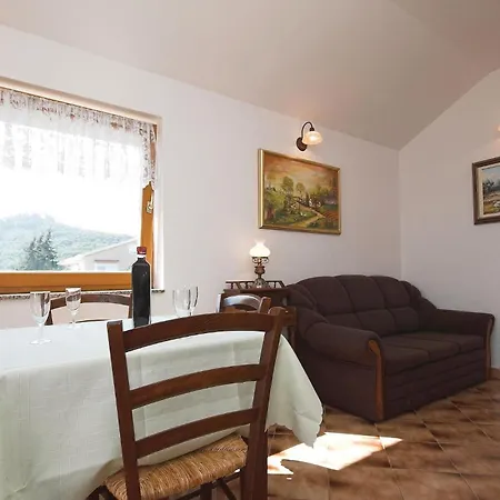 Holiday home Stunning In With Kitchen Preko