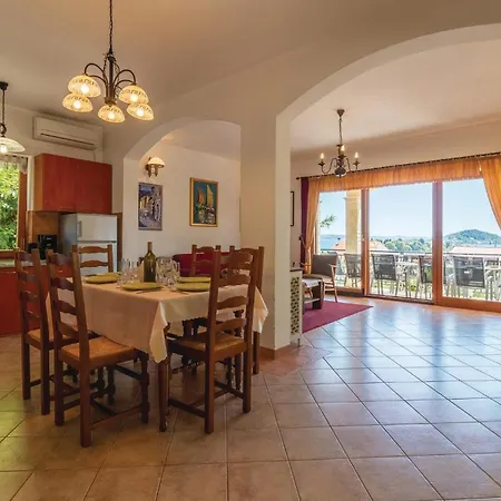 Stunning In With Kitchen * Preko