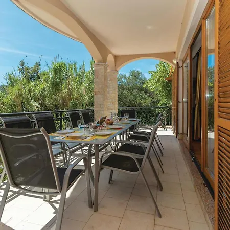 Holiday home Stunning In With Kitchen