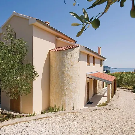 Stunning In With Kitchen Holiday home *