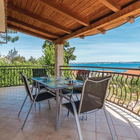 Holiday home Stunning In With Kitchen Preko